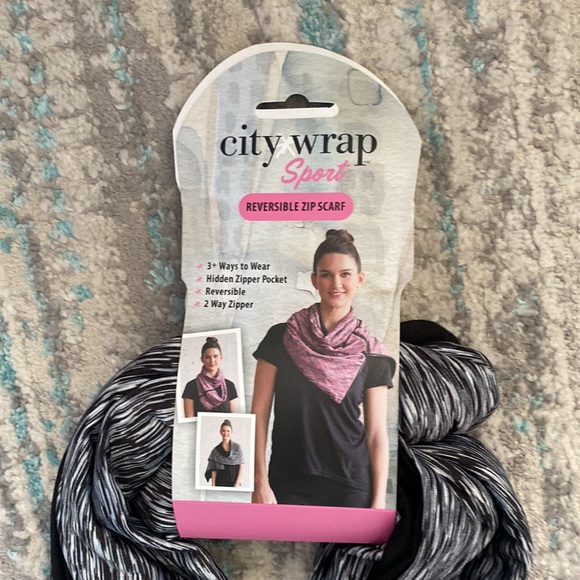 City Wrap Sport - Reversible Zip Scarf - Picture 2 of 4